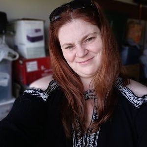 Meet your Posher, Lora